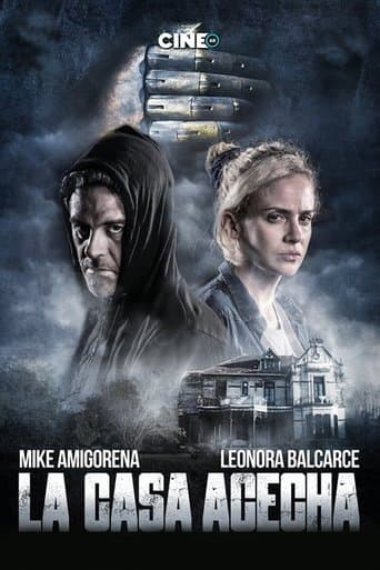 Movie poster for La casa acecha